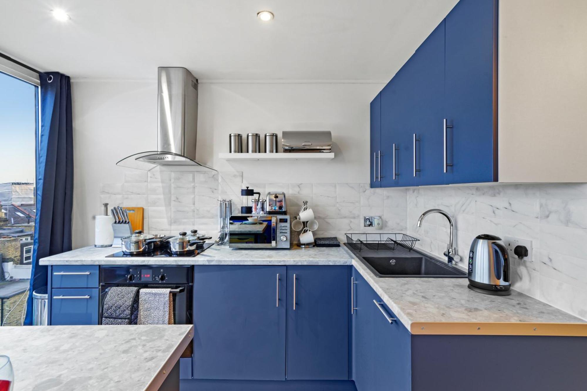 Apartment Stylish Flat In Fulham - Great Views!- Sleeps 6 London