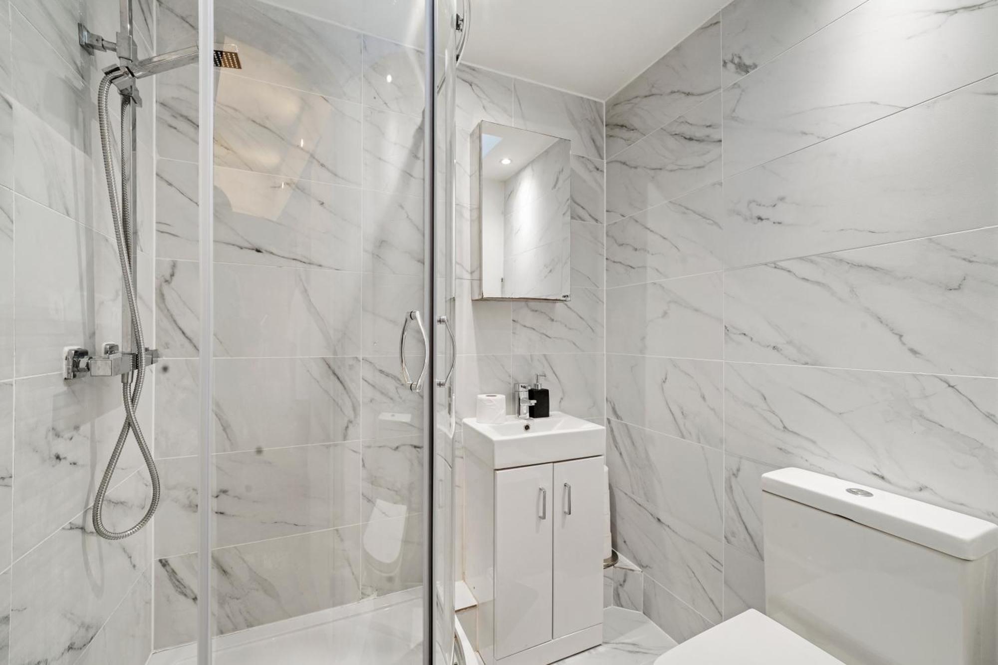 Apartment Stylish Flat In Fulham - Great Views!- Sleeps 6 *