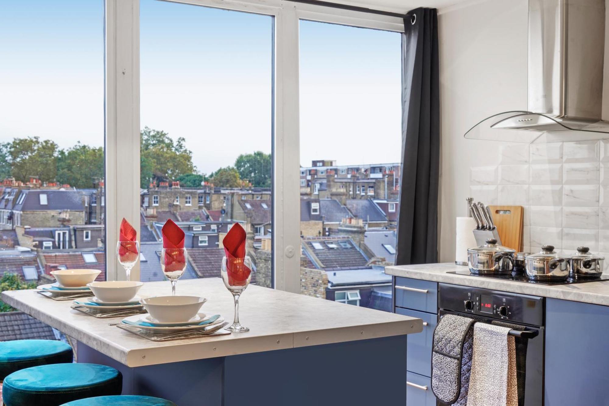 Apartment Stylish Flat In Fulham - Great Views!- Sleeps 6 *