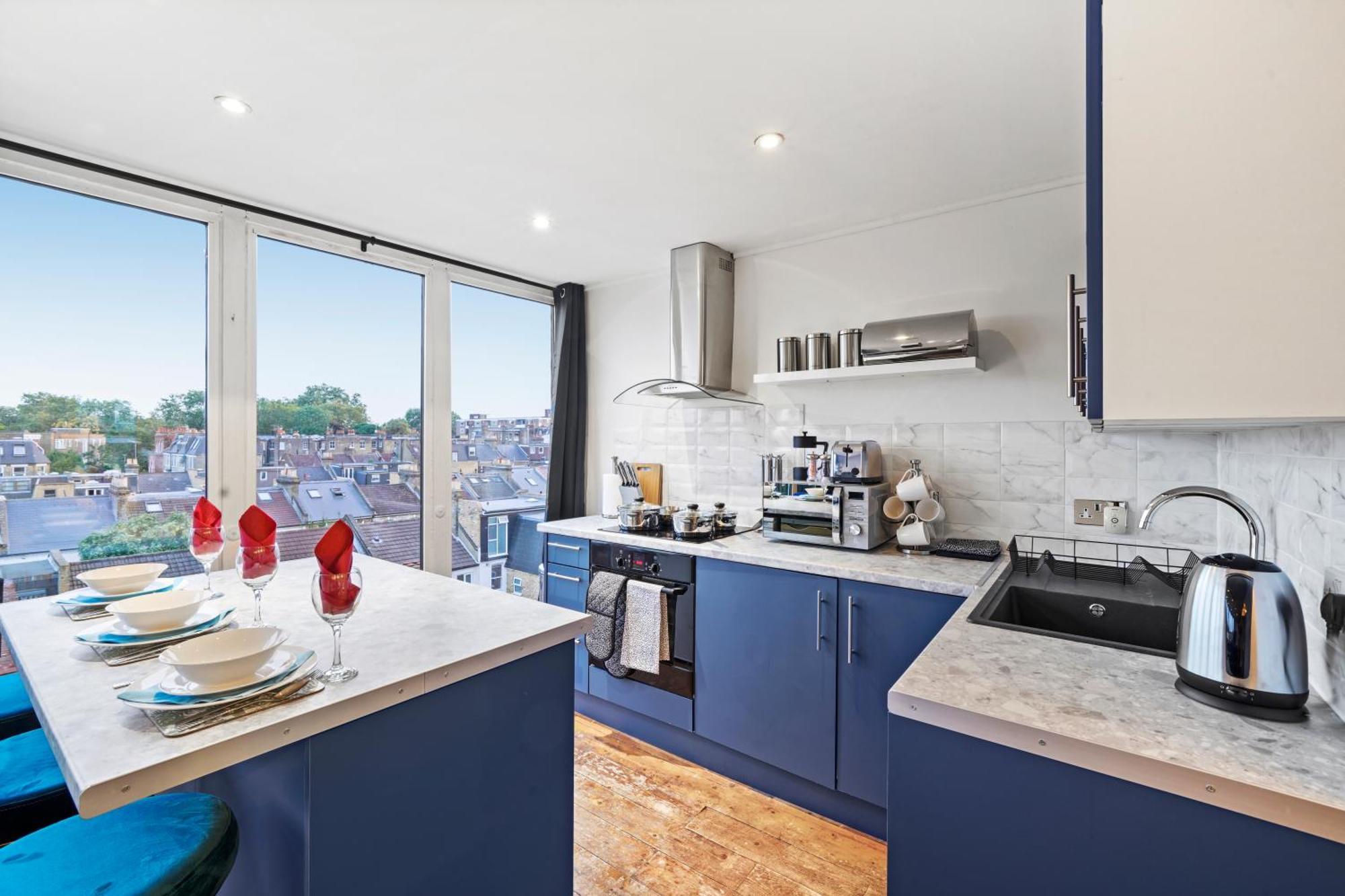 Apartment Stylish Flat In Fulham - Great Views!- Sleeps 6 London