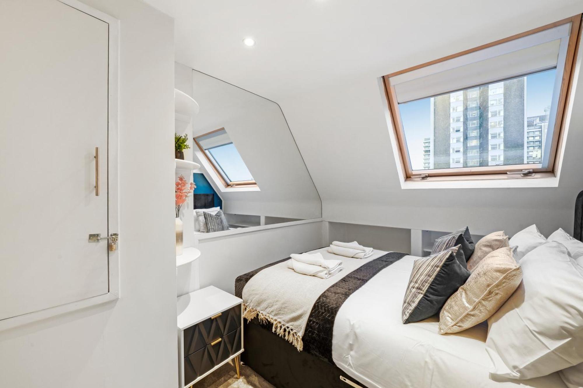 Apartment Stylish Flat In Fulham - Great Views!- Sleeps 6 London